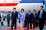韩国总统李在明与夫人抵达河内开始对越南进行国事访问