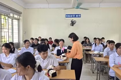 加大对偏远地区及少数民族地区考生的支持力度。图自越通社