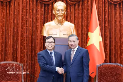 越共中央总书记、国家主席苏林会见韩国驻越大使崔泳杉。图自越通社