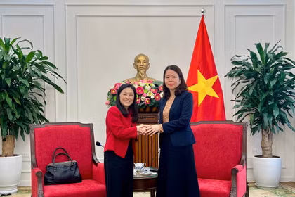 越南外交部副部长阮明姮会见美国新任驻越南特命全权大使詹妮弗·威克斯·麦克纳马拉。图自外交部