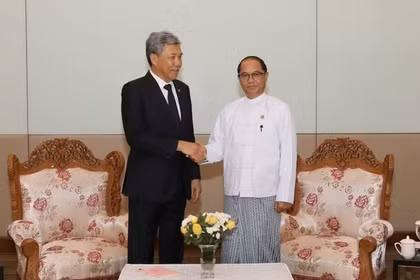 2026年5月19日，马来西亚外长拿督斯里莫哈末·哈桑（左）与缅甸外长丁貌瑞在内比都会晤。图自缅甸外交部