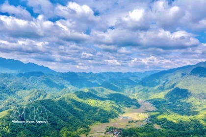 凭借海拔1700米的高度，普良（Pu Luong）山顶正逐渐成为徒步旅游（Trekking）的理想目的地。图自越通社