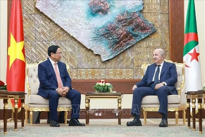 政府总理范明政会见阿尔及利亚总统特本。图自越通社