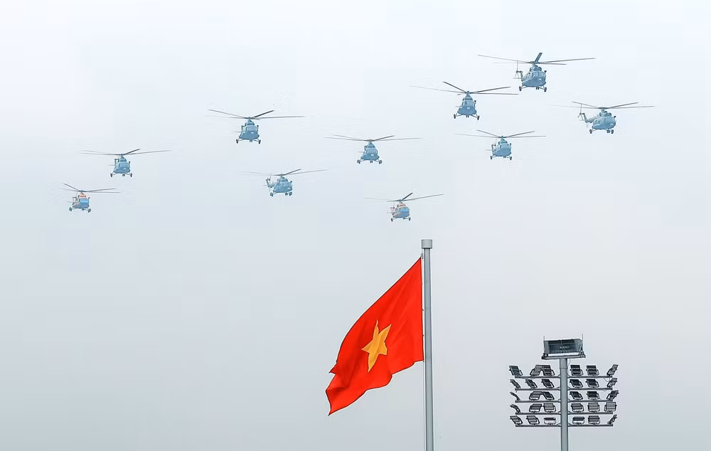 vna-potal-dan-may-bay-truc-thang-bay-dien-tap-tren-bau-troi-ha-noi-chuan-bi-cho-su-kien-a80-8224935.jpg