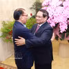 政府总理范明政在春节前夕走访慰问原总书记农德孟。图自越通社
