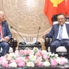 中央书记处书记、中央检查委员会主任陈士青会见加拿大驻越南大使吉姆·尼克尔。图自越通社