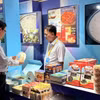 金瓯企业在胡志明市介绍各种特色产品。图自越通社