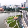 坐落在西贡河畔的龙屋港。图自越通社