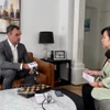 澳大利亚能源生产力联盟（A2EP）执行总裁贾罗德·利克接受越通社记者的采访。图自越通社