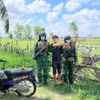 涉案嫌疑人在组织他人偷越国边境时被木牌国际口岸边防不对当场抓获。图自越通社