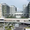 拥有1000张床位规模的守德区域综合医院已于2025年4月落成并投入使用。图自越通社