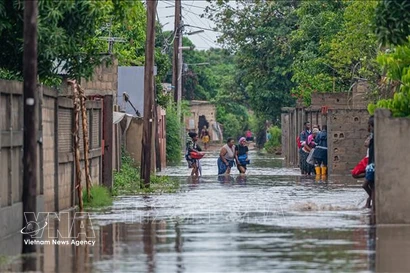 2026年1月12日，莫桑比克马普托省受洪灾影响的地区。图自新华社/越通社