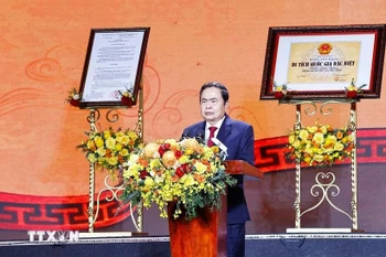 越南国会主席陈青敏发表讲话。图自越通社