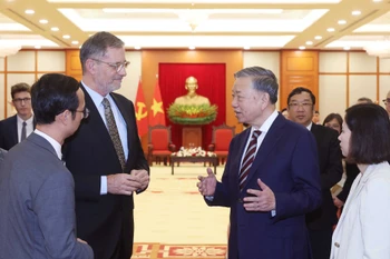苏林总书记接见法国驻越南大使奥利维耶·布罗谢。图自越通社