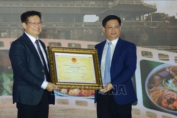 顺化牛肉粉正式被列入国家级非物质文化遗产名录的发布仪式。图自越通社