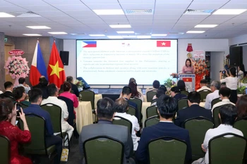 胡志明市友好组织联合会（HUFO）在胡志明市举行题为“越南-菲律宾：加深友谊，可持续未来”的见面会。图自越通社