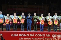 范明政总理出席2025年东盟公安警察足球锦标赛开幕式。图自人民军队报