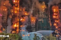 香港大埔区居民楼火灾事故现场。图自越通社