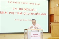 越共中央总书记苏林参加慈善一日捐活动。图自越通社