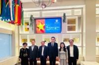 双方代表合影。图自越通社