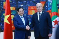 越南政府总理范明政会见阿尔及利亚国民议会议长易卜拉欣·布加利。图自越通社