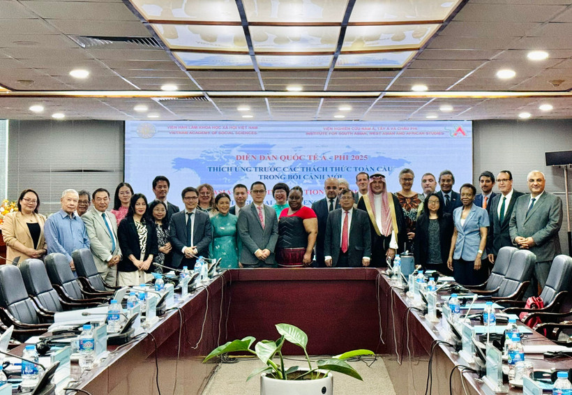 与会代表合影。图自越通社