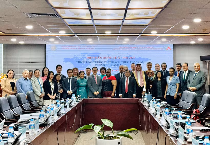 与会代表合影。图自越通社