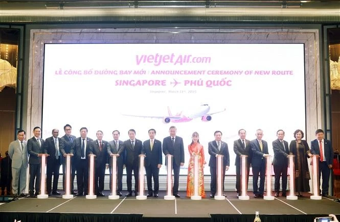 越共中央总书记苏林出席Vietjet新加坡 – 富国岛直飞航线公布仪式。图自越通社