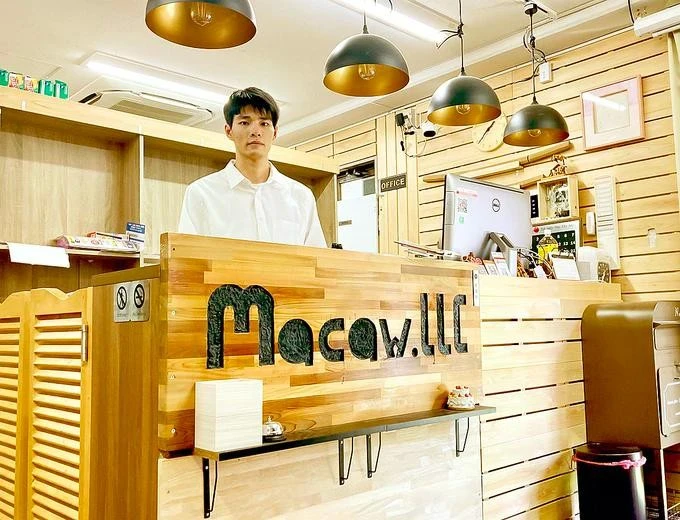 书店老板吴玉庆。图自西宫解放报