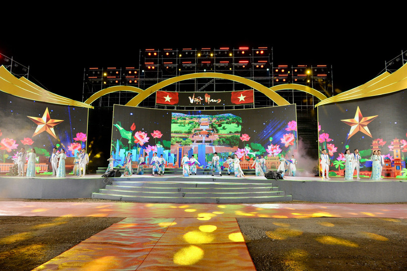 文艺表演节目。图自越通社