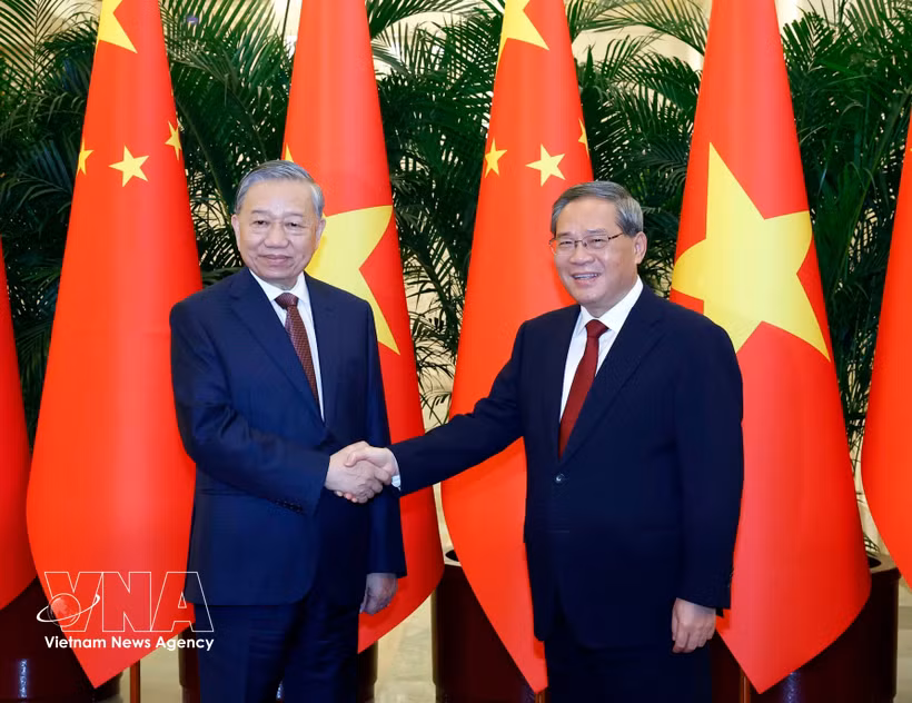 越共中央总书记、国家主席苏林会见中国国务院总理李强。图自越通社