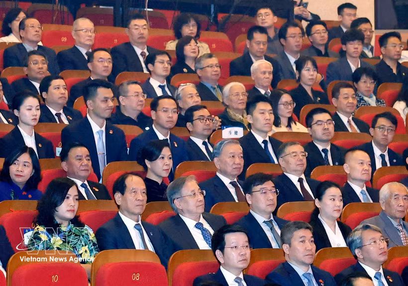越共中央总书记、国家主席苏林出席中越友好专场文艺演出。图自越通社