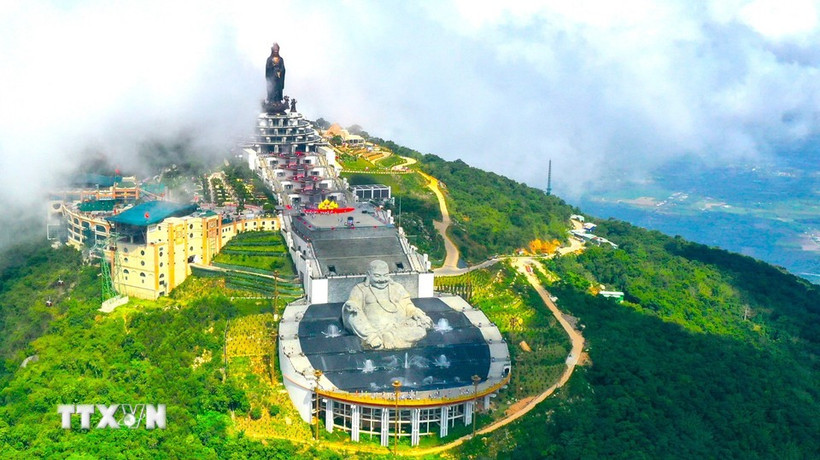 黑婆山国家级旅游景区。图自越通社