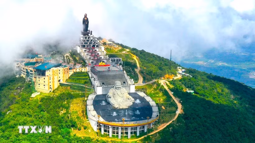 黑婆山国家级旅游景区。图自越通社