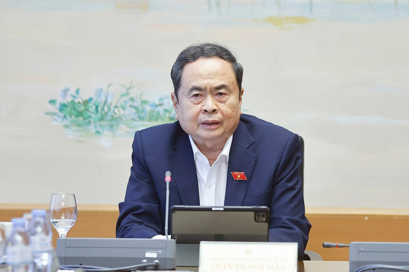 越南国会主席陈青敏发言。图自越通社