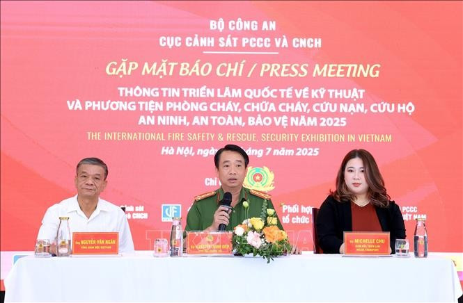 2025年国际消防与救援技术设备展览会暨企业对话论坛新闻发布会。图自越通社