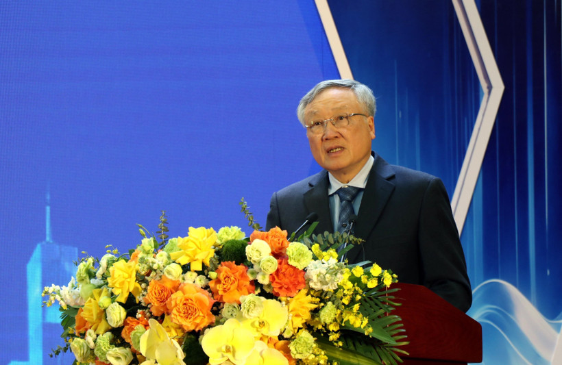 政府常务副总理阮和平发表讲话。图自越通社