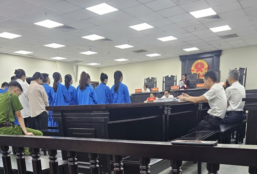 国际证券诈骗团伙19名被告获刑。图自越通社