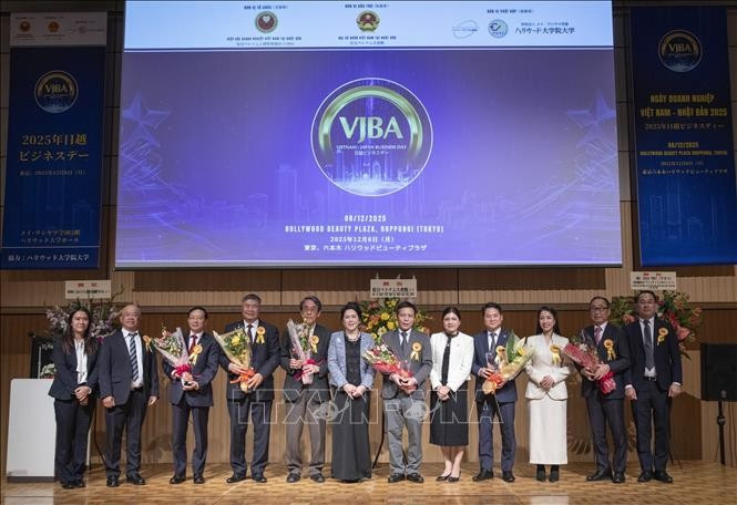 与会代表合影。图自越通社