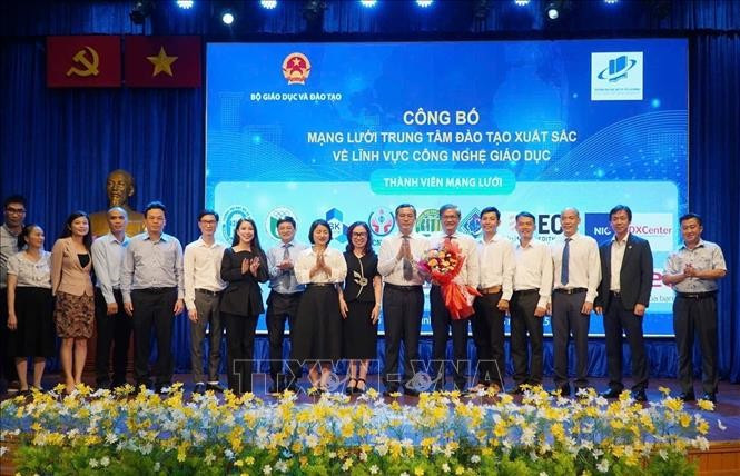 六大4.0技术培训中心网络亮相。图自越通社