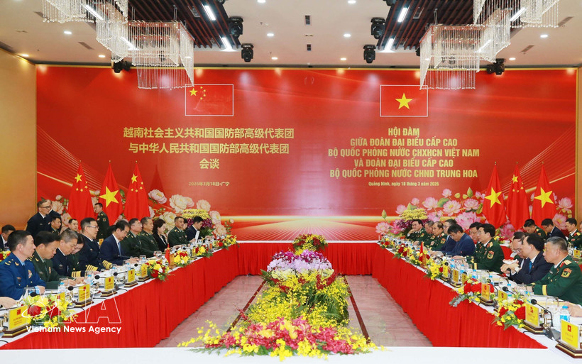 越南国防部长潘文江大将与中国国防部长董军上将举行会谈。图自越通社