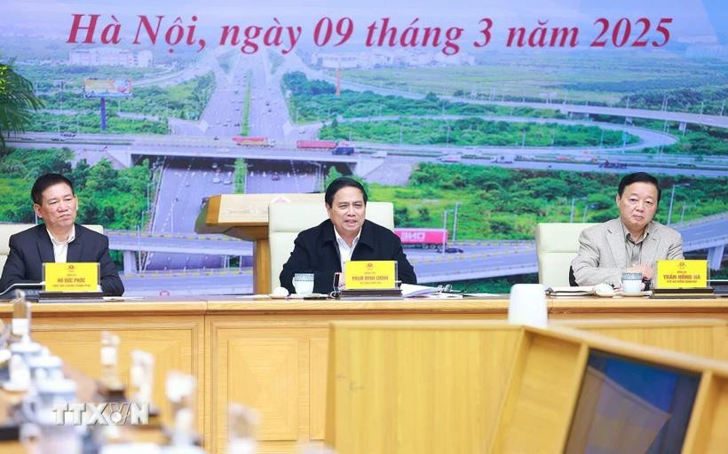 越南政府总理范明政在会议上发言。图自越通社