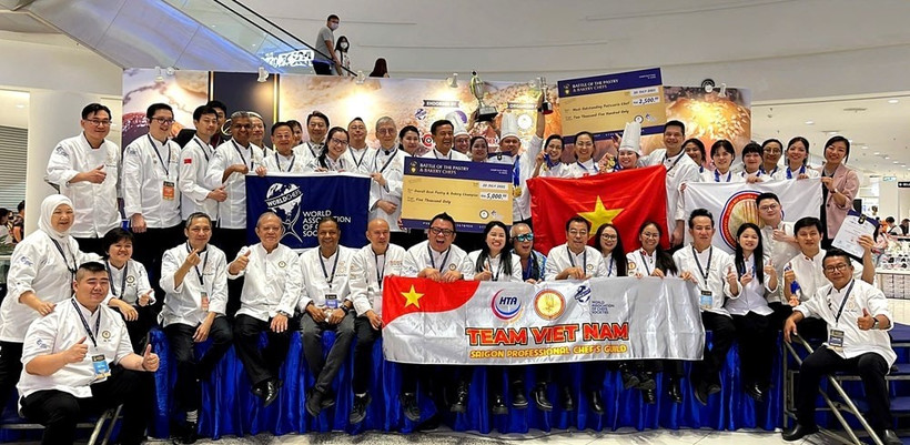 参赛选手合影。图自越通社