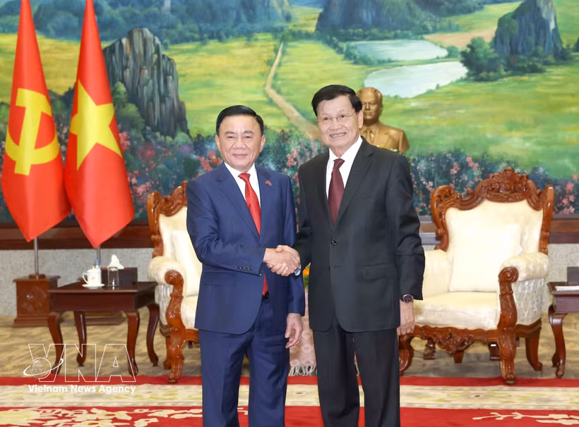 越共中央书记处常务书记陈锦秀会见老挝人民革命党中央总书记、国家主席通伦·西苏里。图自越通社