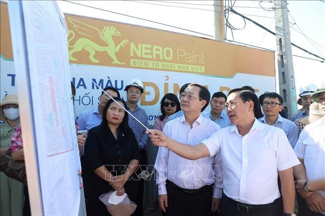 中央宣教与民运部代表团视察宁顺核电站一号项目（顺南县福定乡）与二号项目（宁海县永海乡）选址现场。图自越通社