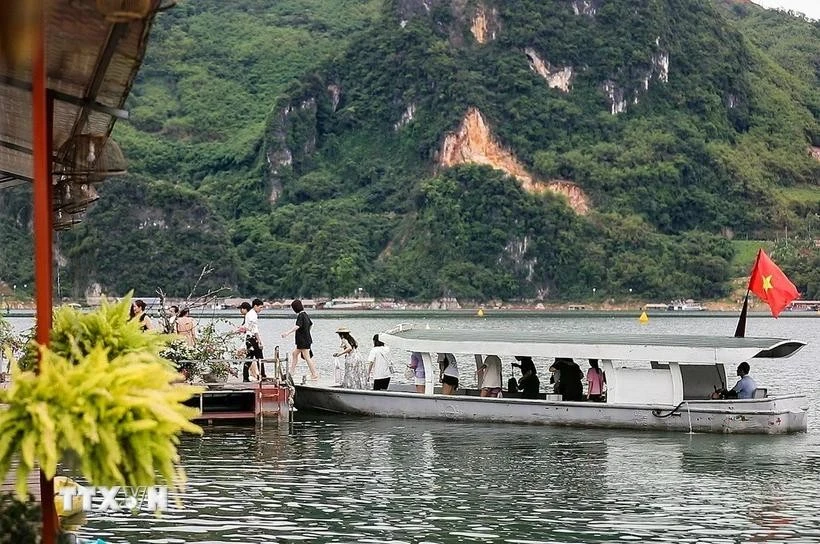 和平省庙会文化助力经济旅游发展。图自越通社