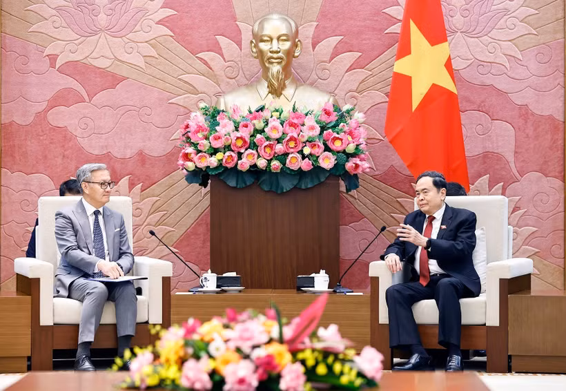 越南国会主席陈青敏会见老挝外交部长沙万·丰威汉。图自越通社