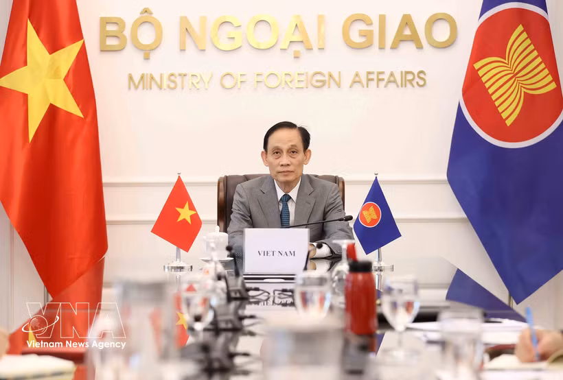 越南外交部长黎怀忠出席会议。图自越通社