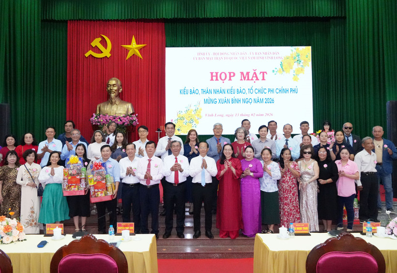 与会代表合影。图自越通社