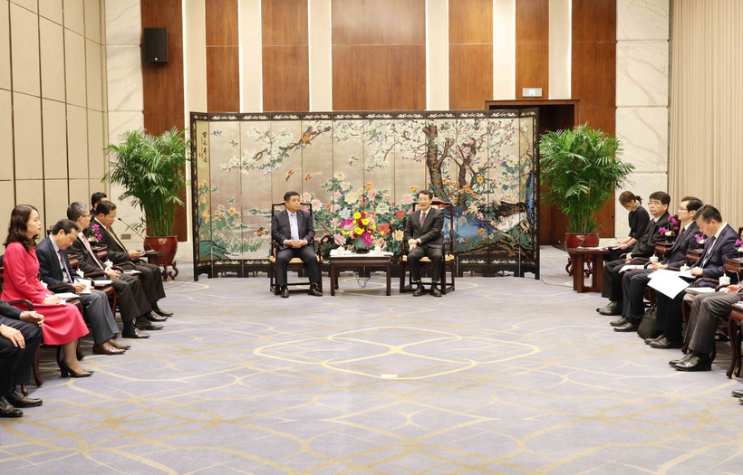 越南政府副总理阮志勇会见了广东省常务副省长张虎。图自越通社